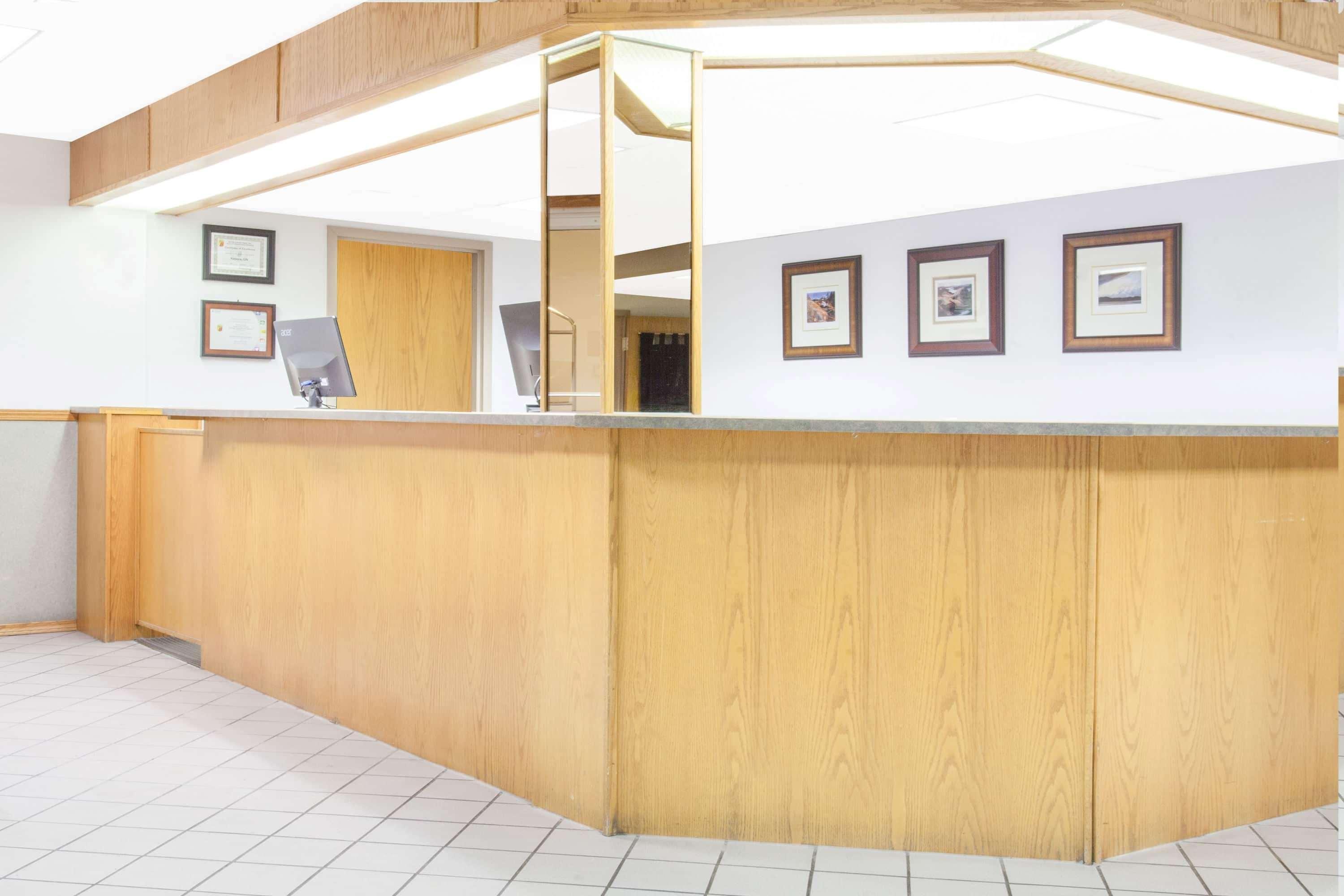 Super 8 By Wyndham Kenora Hotell Exteriör bild