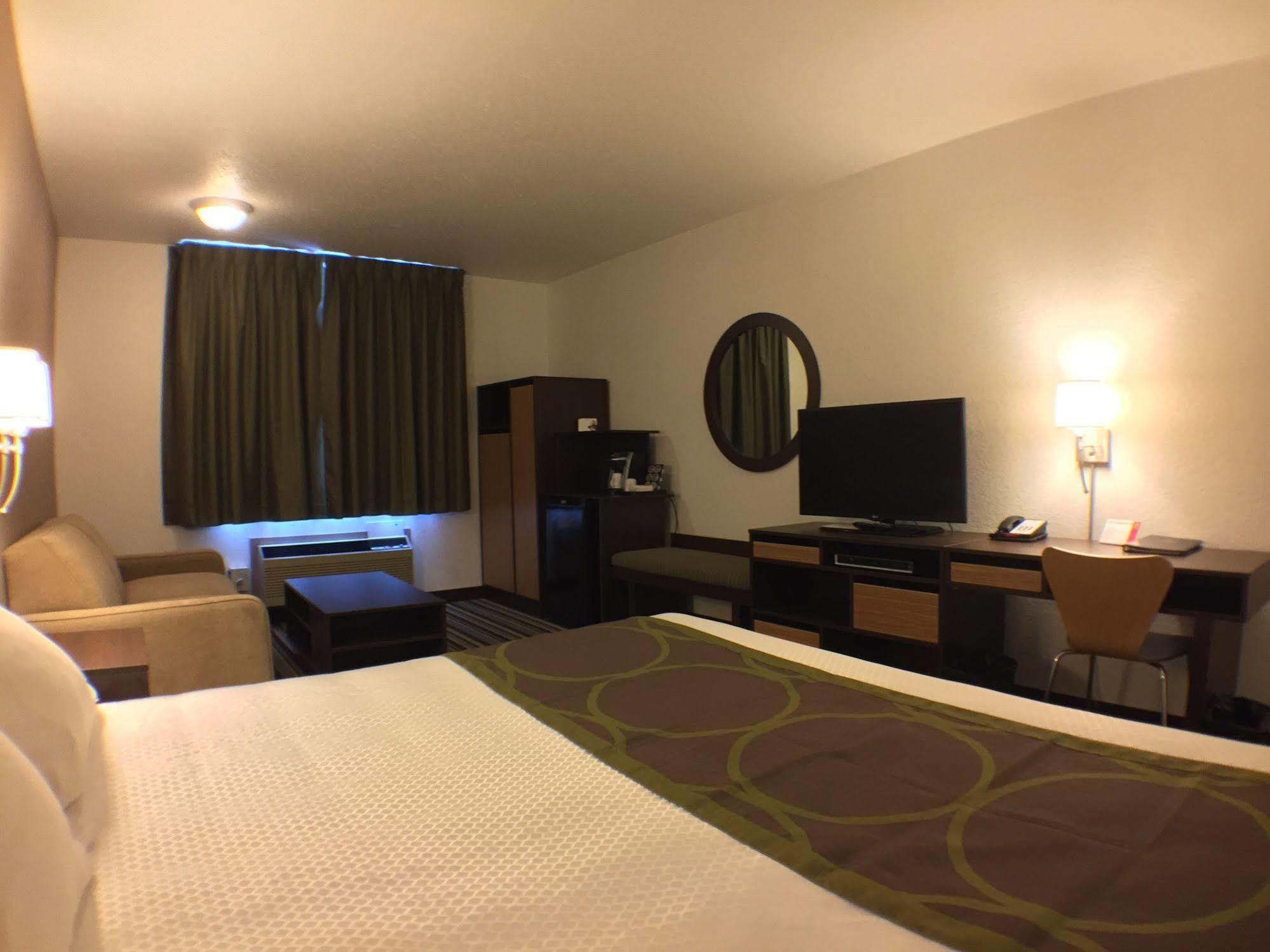 Super 8 By Wyndham Kenora Hotell Exteriör bild
