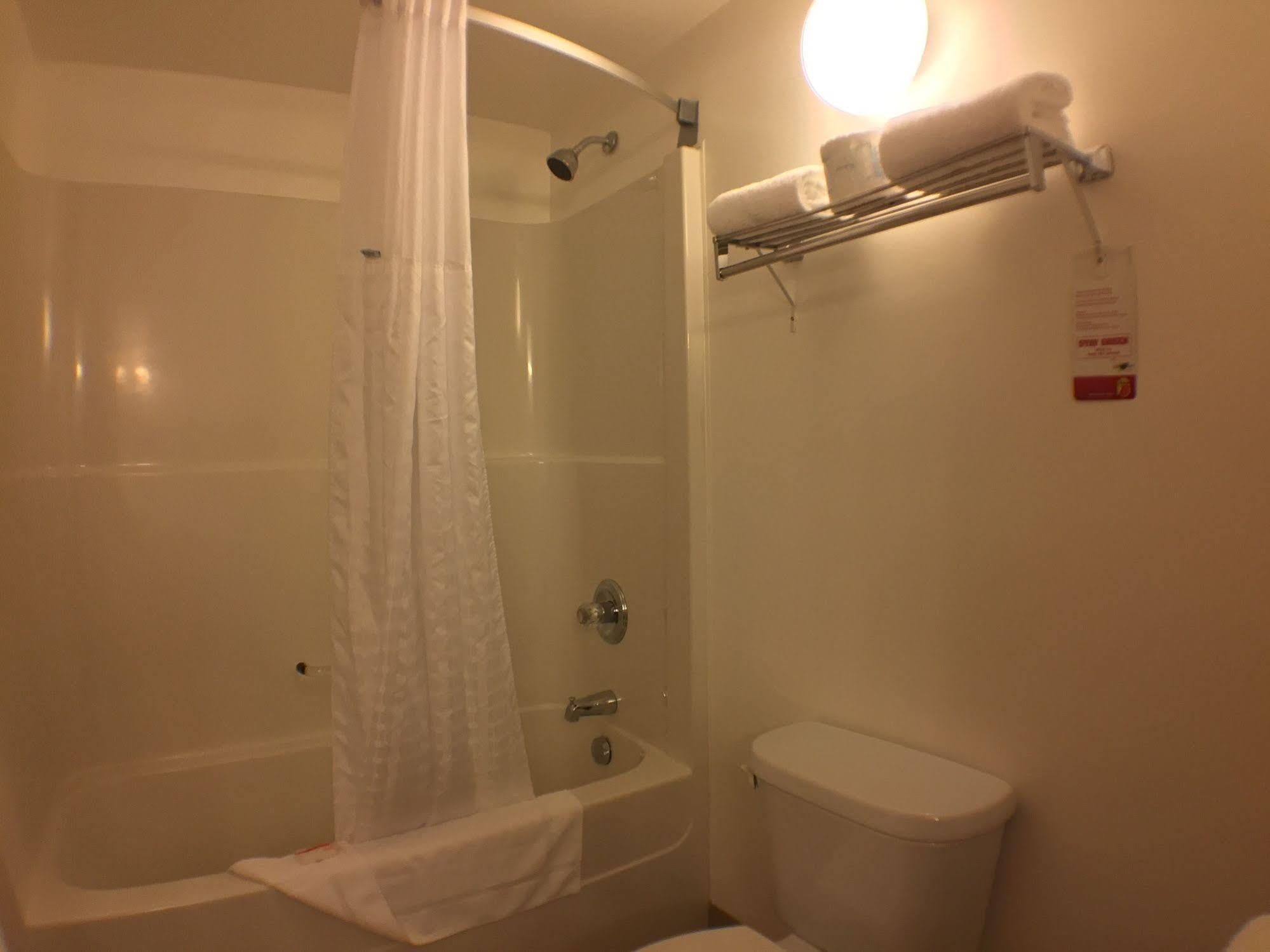 Super 8 By Wyndham Kenora Hotell Exteriör bild