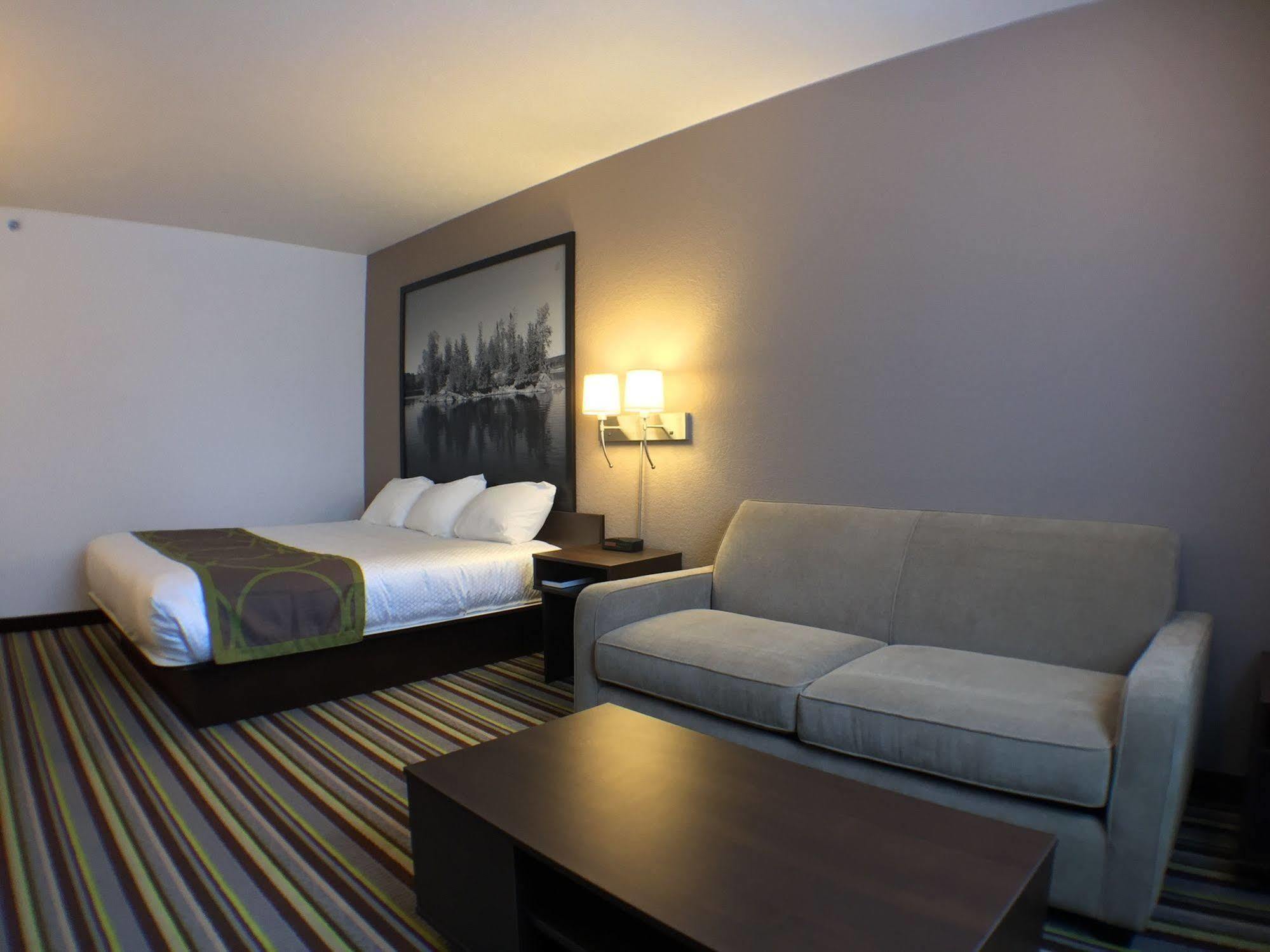 Super 8 By Wyndham Kenora Hotell Exteriör bild