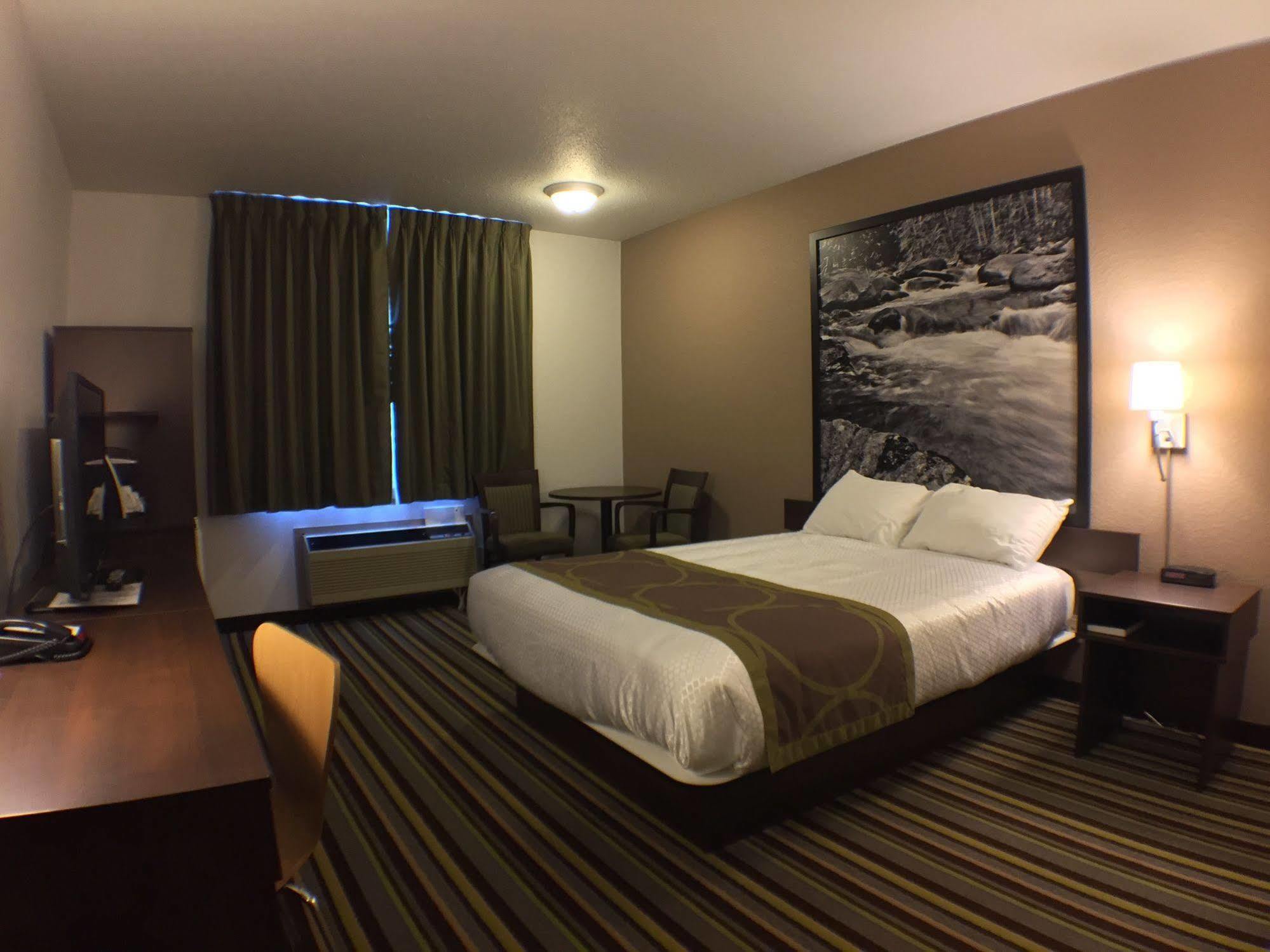 Super 8 By Wyndham Kenora Hotell Exteriör bild