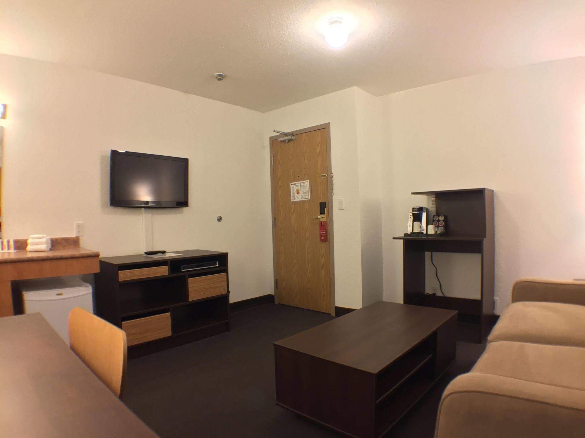 Super 8 By Wyndham Kenora Hotell Exteriör bild