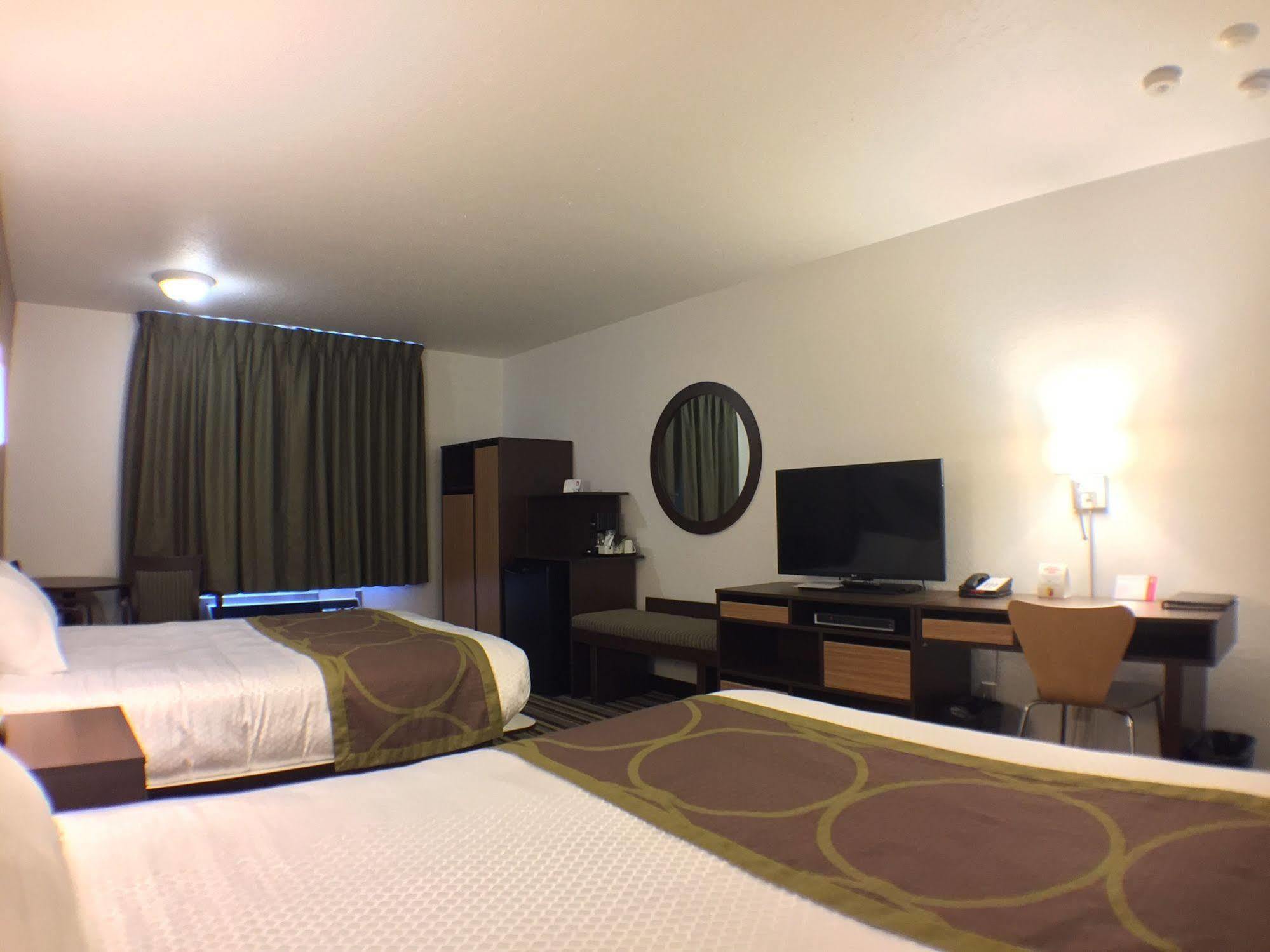Super 8 By Wyndham Kenora Hotell Exteriör bild