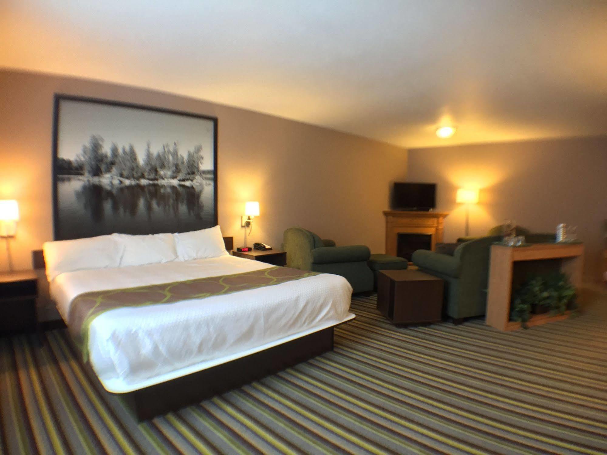 Super 8 By Wyndham Kenora Hotell Exteriör bild
