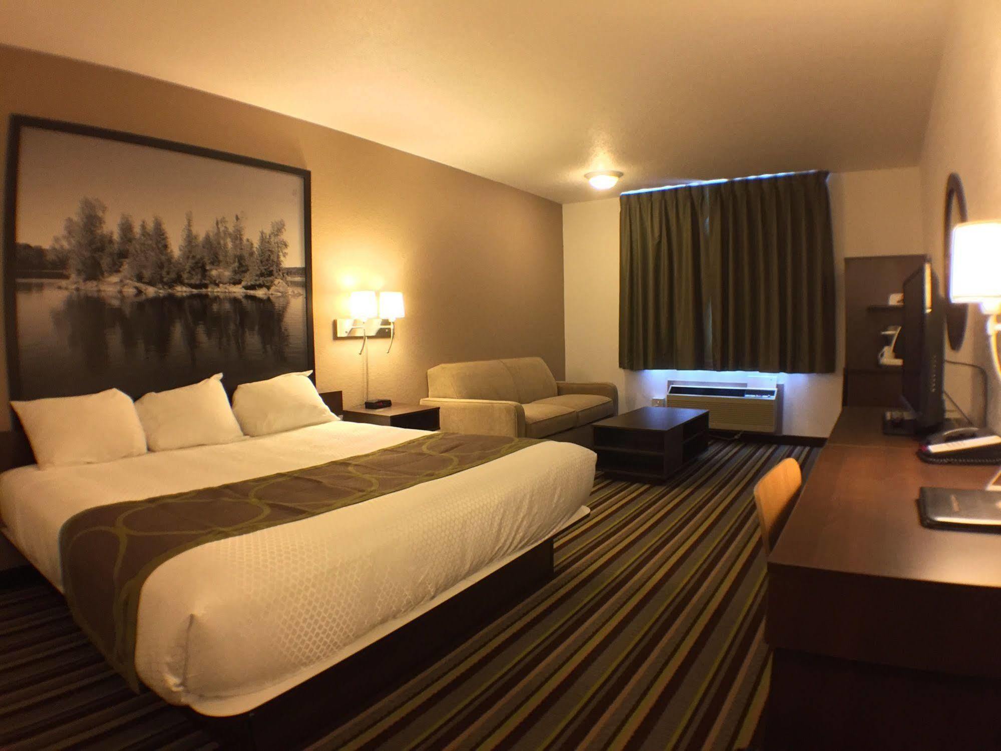 Super 8 By Wyndham Kenora Hotell Exteriör bild